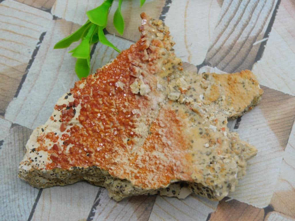 VANADINITE ROCK STONE LAPIDARY SPECIMEN: VANADINITE ROCK STONE LAPIDARY SPECIMEN