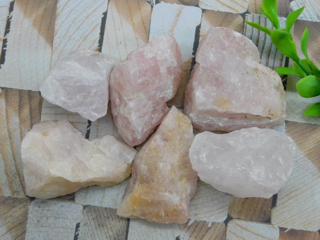ROSE QUARTZ ROCK STONE LAPIDARY SPECIMEN: ROSE QUARTZ ROCK STONE LAPIDARY SPECIMEN