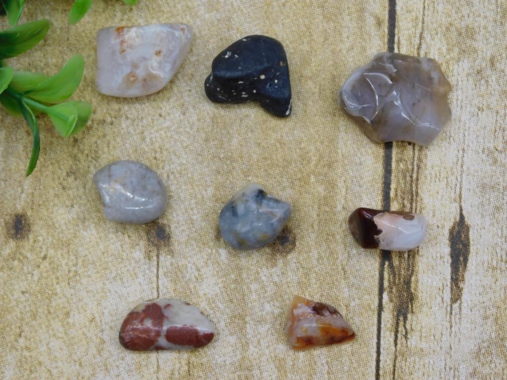 MIXED LOT ROCK STONE LAPIDARY SPECIMEN: MIXED LOT ROCK STONE LAPIDARY SPECIMEN