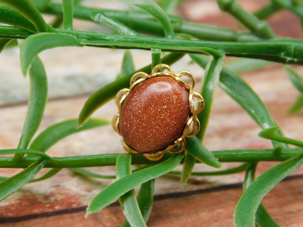 GOLDSTONE PENDANT ROCK STONE LAPIDARY SPECIMEN: GOLDSTONE PENDANT ROCK STONE LAPIDARY SPECIMEN