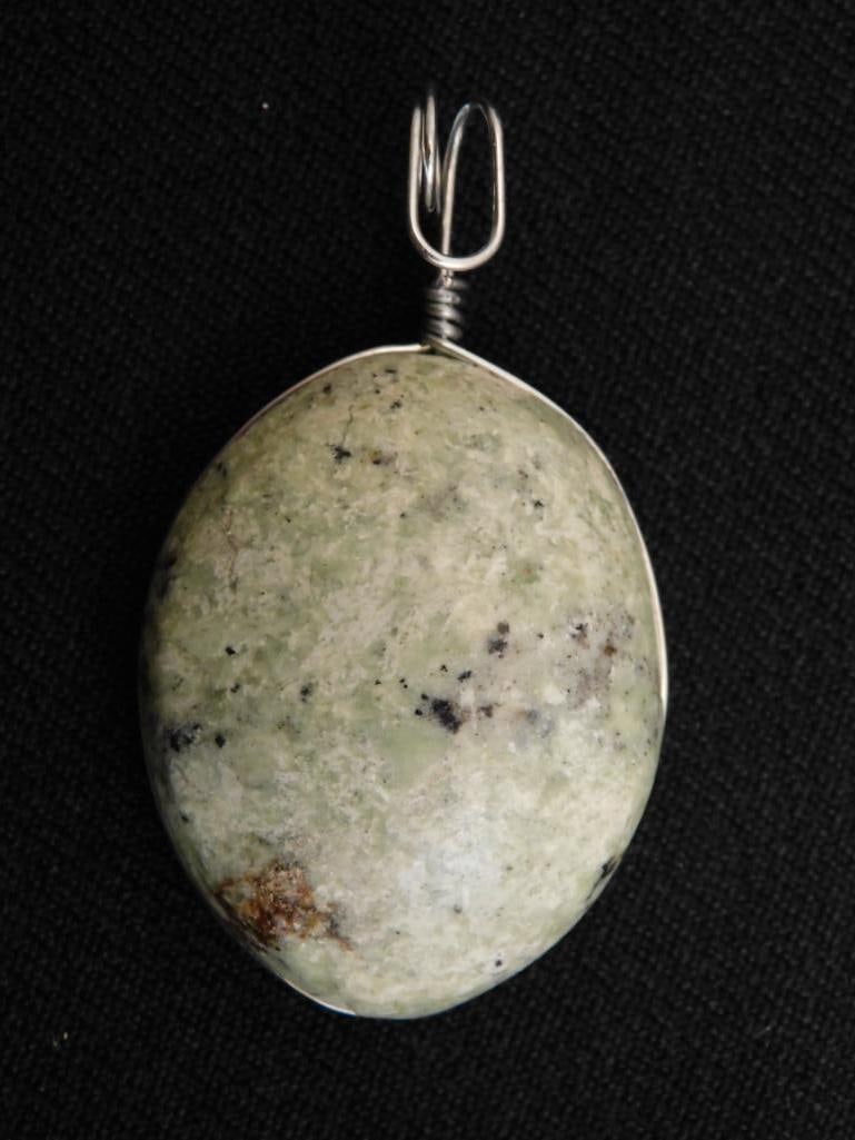 CHRYSOPRASE PENDANT ROCK STONE LAPIDARY SPECIMEN: CHRYSOPRASE PENDANT ROCK STONE LAPIDARY SPECIMEN