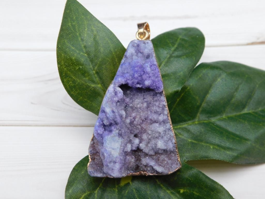 DRUZY QUARTZ PENDANT ROCK STONE LAPIDARY SPECIMEN: DRUZY QUARTZ PENDANT ROCK STONE LAPIDARY SPECIMEN