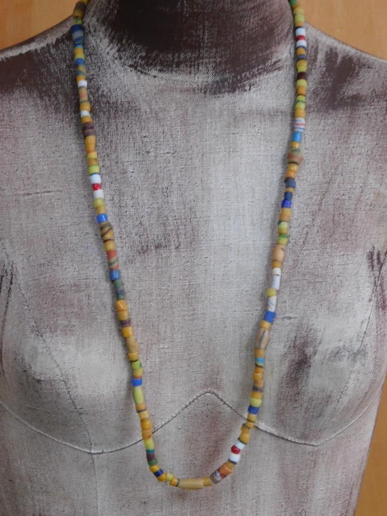 AFRICAN TRADE BEADS ROCK STONE LAPIDARY SPECIMEN: AFRICAN TRADE BEADS ROCK STONE LAPIDARY SPECIMEN