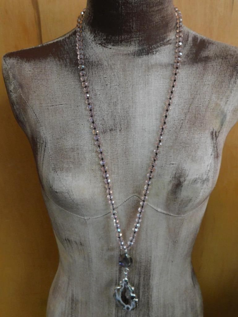 GEODE SLICE PENDANT ON SPARKLE BEAD NECKLACE HATMAN ORIGINAL: GEODE SLICE PENDANT ON SPARKLE BEAD NECKLACE HATMAN ORIGINAL