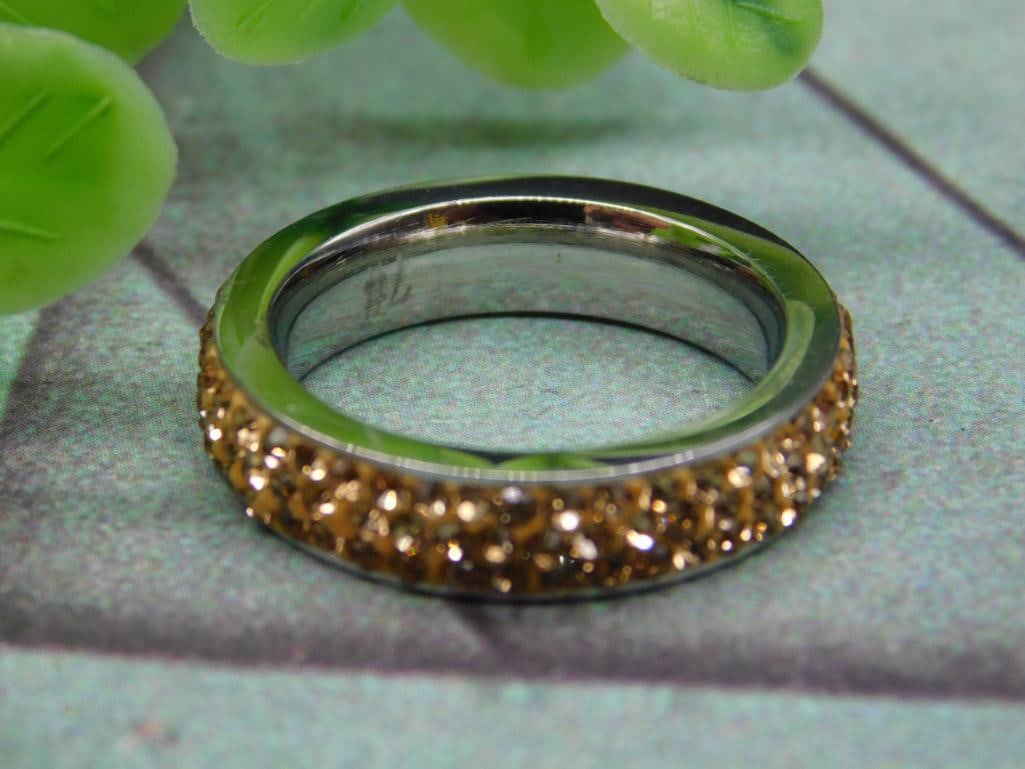 STONE RING ROCK STONE LAPIDARY SPECIMEN: STONE RING ROCK STONE LAPIDARY SPECIMEN