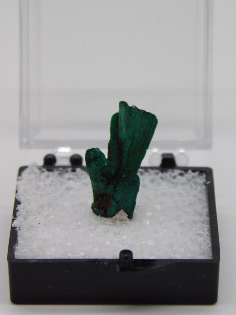 MALACHITE ROCK STONE LAPIDARY SPECIMEN: MALACHITE ROCK STONE LAPIDARY SPECIMEN
