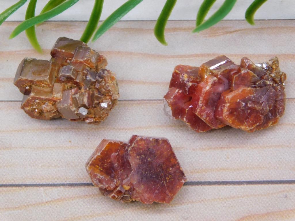 GEM VANADINITE 115 CARATS ROCK STONE LAPIDARY SPECIMEN: GEM VANADINITE 115 CARATS ROCK STONE LAPIDARY SPECIMEN