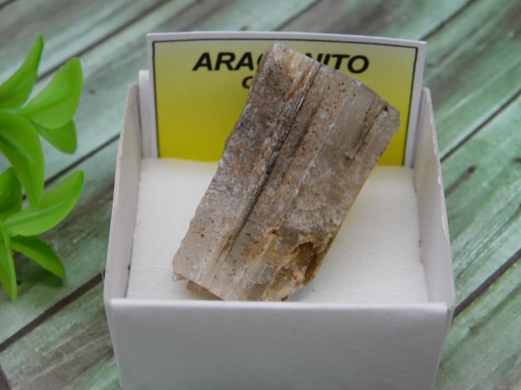 PURPLE ARAGONITE ROCK STONE LAPIDARY SPECIMEN: PURPLE ARAGONITE ROCK STONE LAPIDARY SPECIMEN