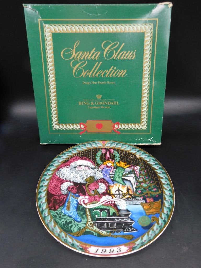 COPENHAGEN PORCELAIN SANTAS GIFTS COLLECTORS PLATE VINTAGE ANTIQUE: COPENHAGEN PORCELAIN SANTAS GIFTS COLLECTORS PLATE VINTAGE ANTIQUE