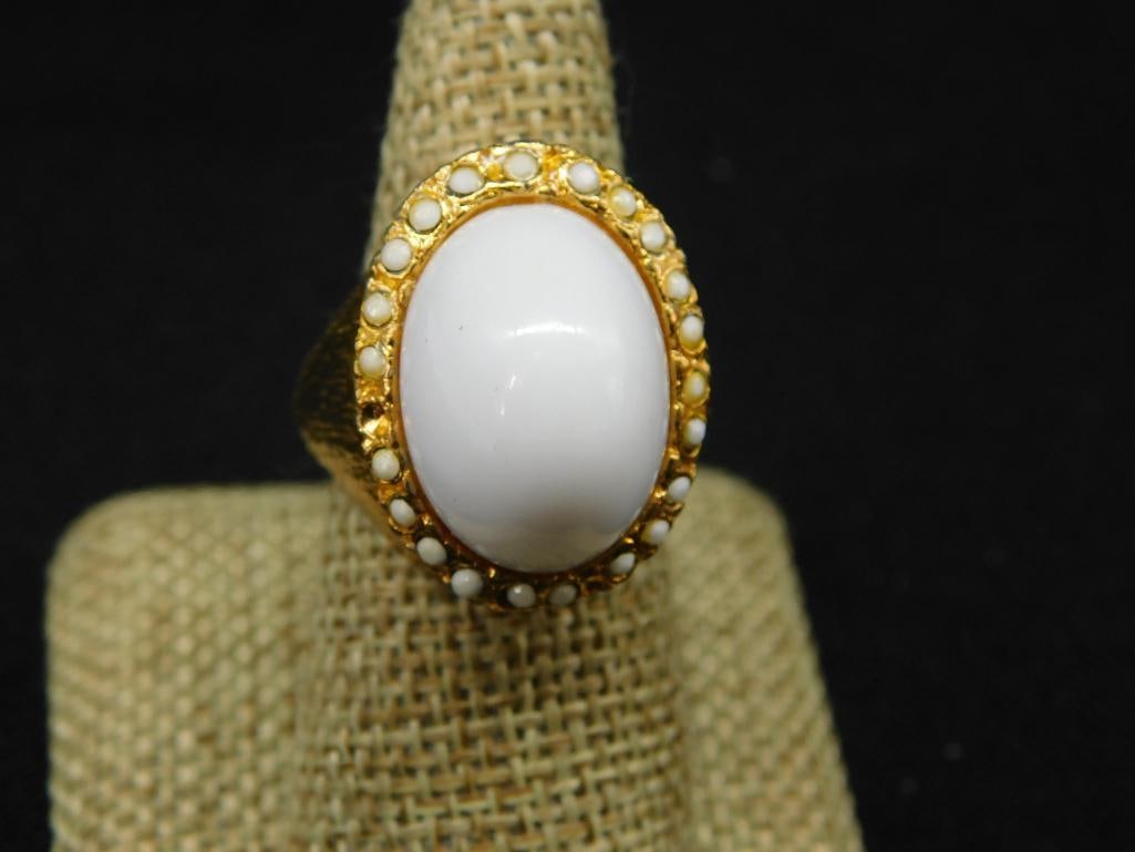 Vintage Gold-Tone Ring with White Oval Centerpiece: Vintage Gold-Tone Ring with White Oval Centerpiece