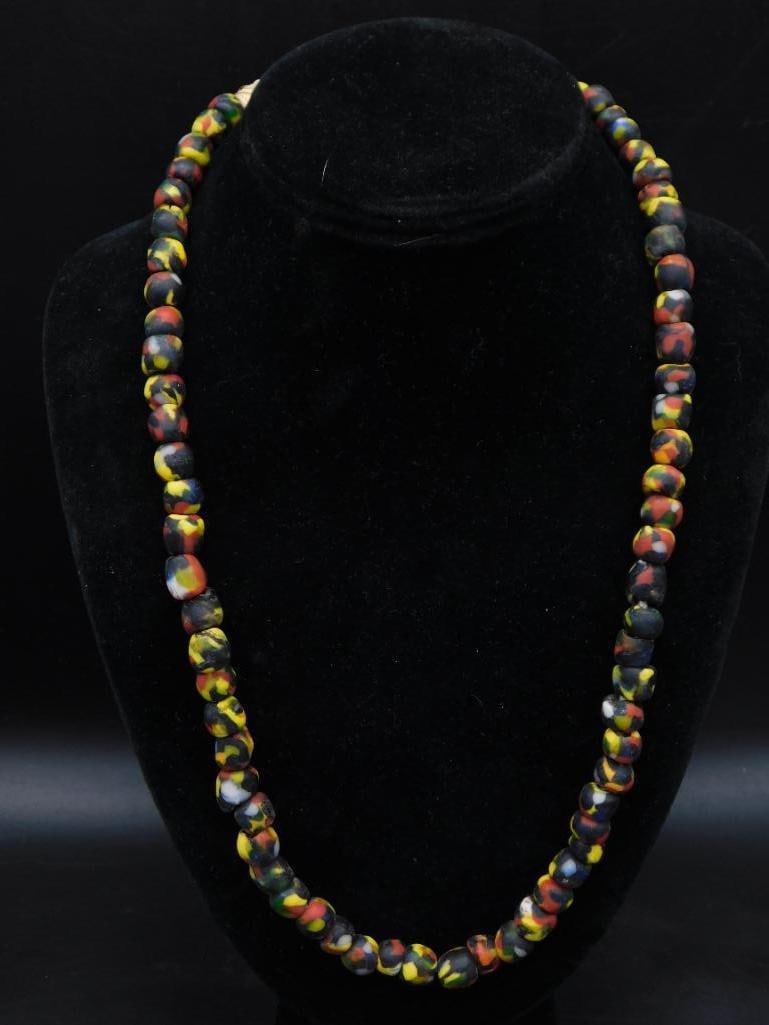 RASTA FUSED RECYCLED GLASS BEADED NECKLACE: RASTA FUSED RECYCLED GLASS BEADED NECKLACE