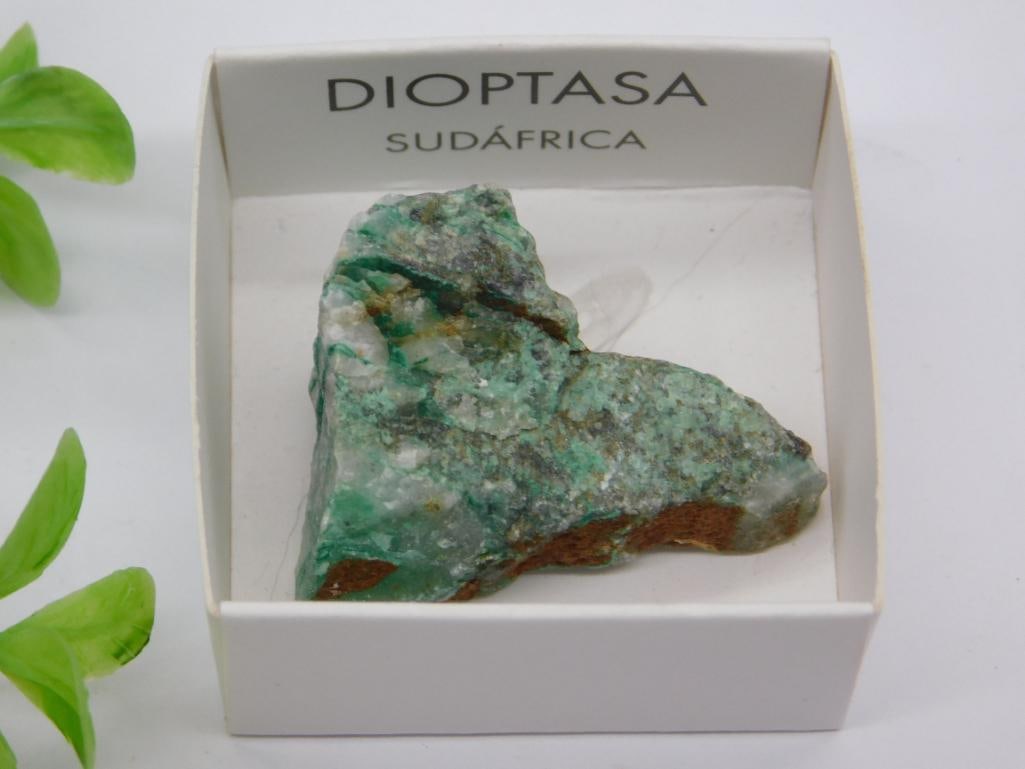 DIOPTASE ROCK STONE LAPIDARY SPECIMEN: DIOPTASE ROCK STONE LAPIDARY SPECIMEN