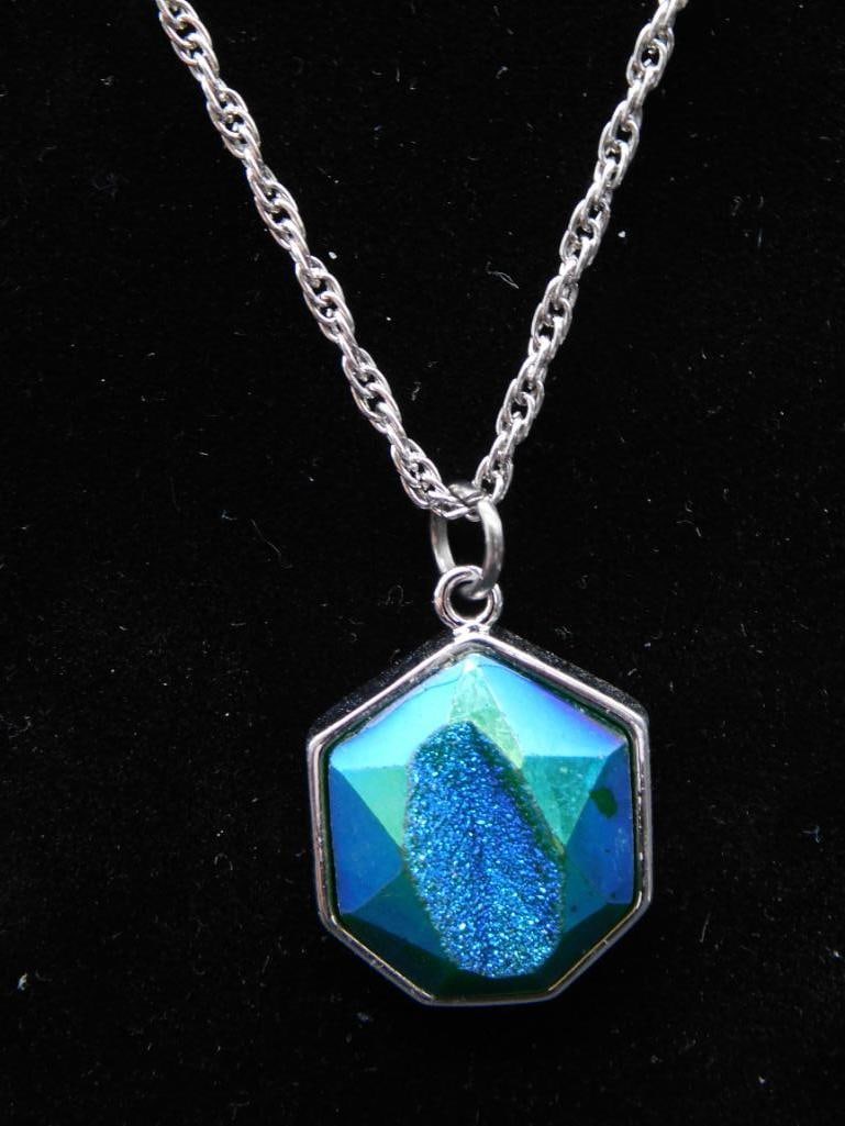 DRUZY TITANIUM PENDANT ON CHAIN NECKLACE ROCK STONE LAPIDARY SPECIMEN: DRUZY TITANIUM PENDANT ON CHAIN NECKLACE ROCK STONE LAPIDARY SPECIMEN