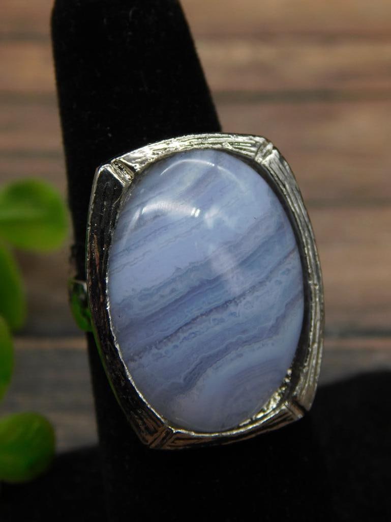 BLUE LACE AGATE RING ROCK STONE LAPIDARY SPECIMEN: BLUE LACE AGATE RING ROCK STONE LAPIDARY SPECIMEN
