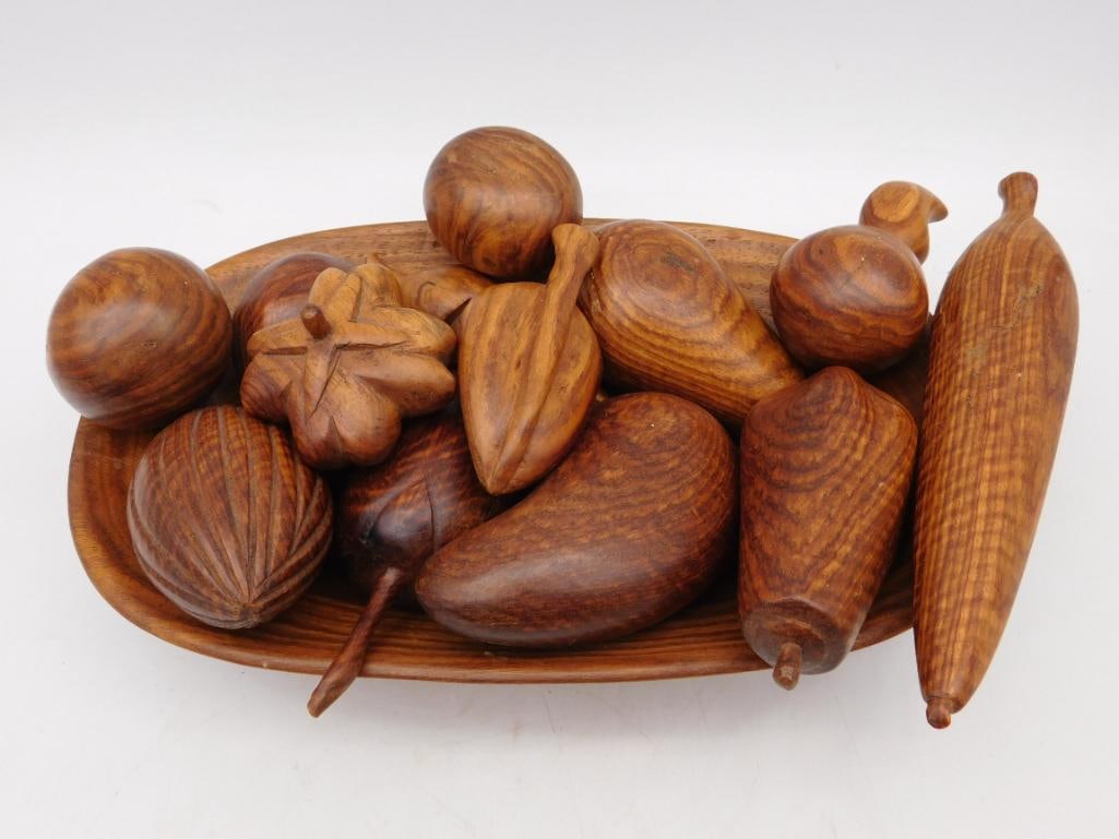 VINTAGE MCM MONKEY POD WOOD BOWL WITH HAND-CARVED FRUIT: VINTAGE MCM MONKEY POD WOOD BOWL WITH HAND-CARVED FRUIT