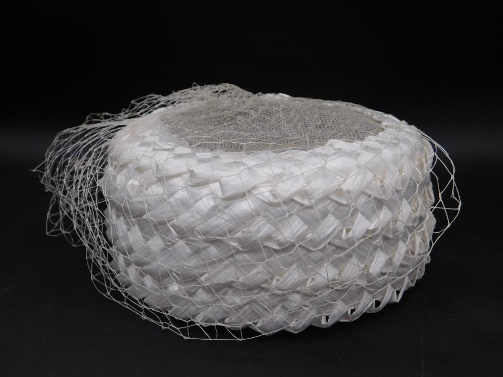 MARSHALL FIELD AND COMPANY LEMINGTON WHITE HATE WITH NETTING VINTAGE ANTIQUE: MARSHALL FIELD AND COMPANY LEMINGTON WHITE HATE WITH NETTING VINTAGE ANTIQUE