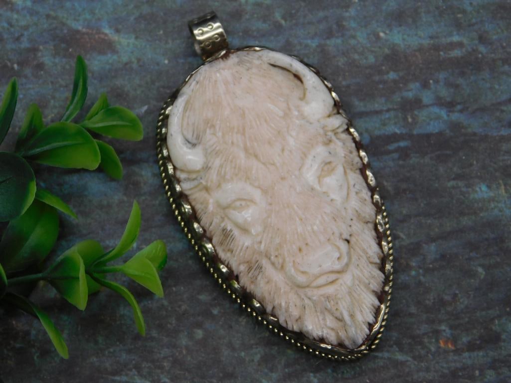 CARVED BISON PENDANT WITH INTRICATE TOOLING ROCK STONE LAPIDARY SPECIMEN: CARVED BISON PENDANT WITH INTRICATE TOOLING ROCK STONE LAPIDARY SPECIMEN
