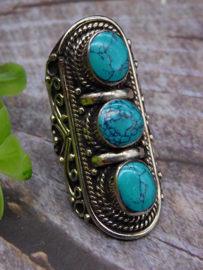 TURQUOISE RING ROCK STONE LAPIDARY SPECIMEN: TURQUOISE RING ROCK STONE LAPIDARY SPECIMEN