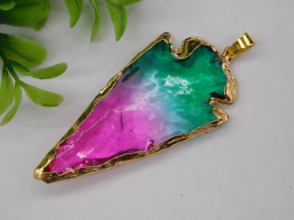 C RAINBOW QUARTZ CRYSTAL ARROWHEAD PENDANT ROCK STONE LAPIDARY SPECIMEN: C RAINBOW QUARTZ CRYSTAL ARROWHEAD PENDANT ROCK STONE LAPIDARY SPECIMEN