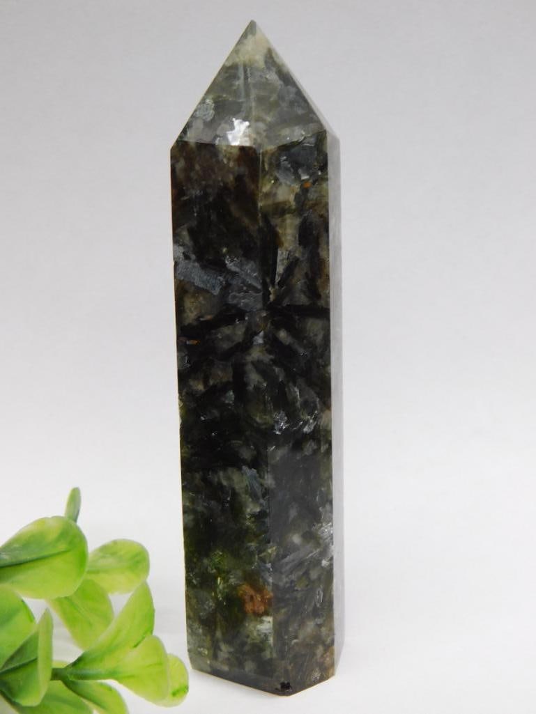 C ASTROPHYLLITE TOWER ROCK STONE LAPIDARY SPECIMEN: C ASTROPHYLLITE TOWER ROCK STONE LAPIDARY SPECIMEN