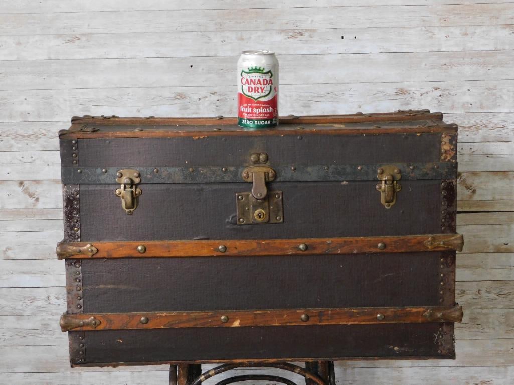 C VINTAGE STEAMER TRUNK ANTIQUE (1 of 9)