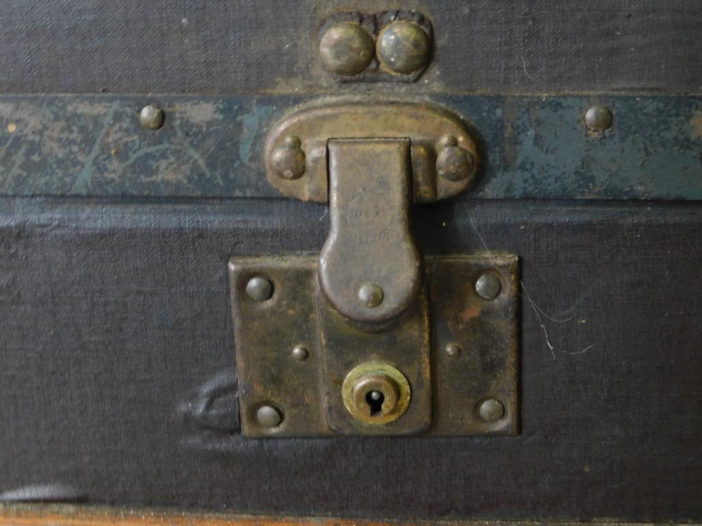 C VINTAGE STEAMER TRUNK ANTIQUE - 2