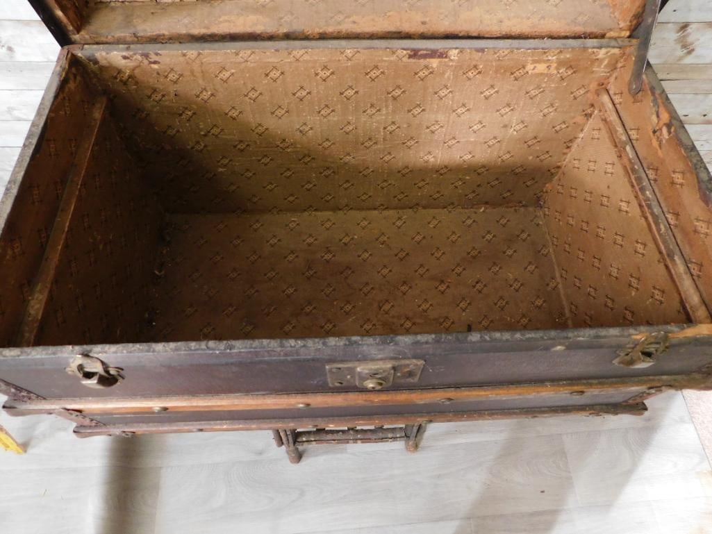 C VINTAGE STEAMER TRUNK ANTIQUE - 4