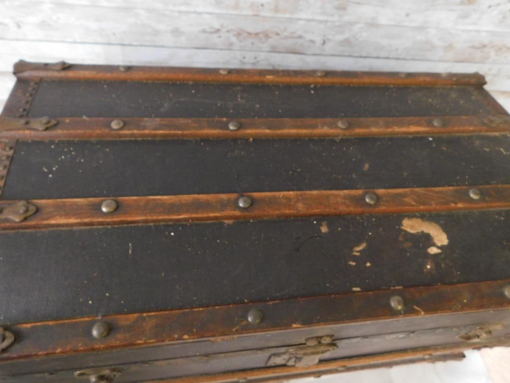 C VINTAGE STEAMER TRUNK ANTIQUE - 7