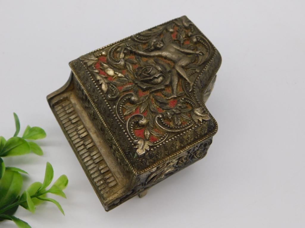 VINTAGE PIANO-SHAPED METAL TRINKET BOX ANTIQUE JEWELRY BOX: VINTAGE PIANO-SHAPED METAL TRINKET BOX ANTIQUE JEWELRY BOX