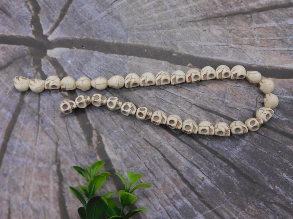 SKULL BEADS ROCK STONE LAPIDARY SPECIMEN: SKULL BEADS ROCK STONE LAPIDARY SPECIMEN