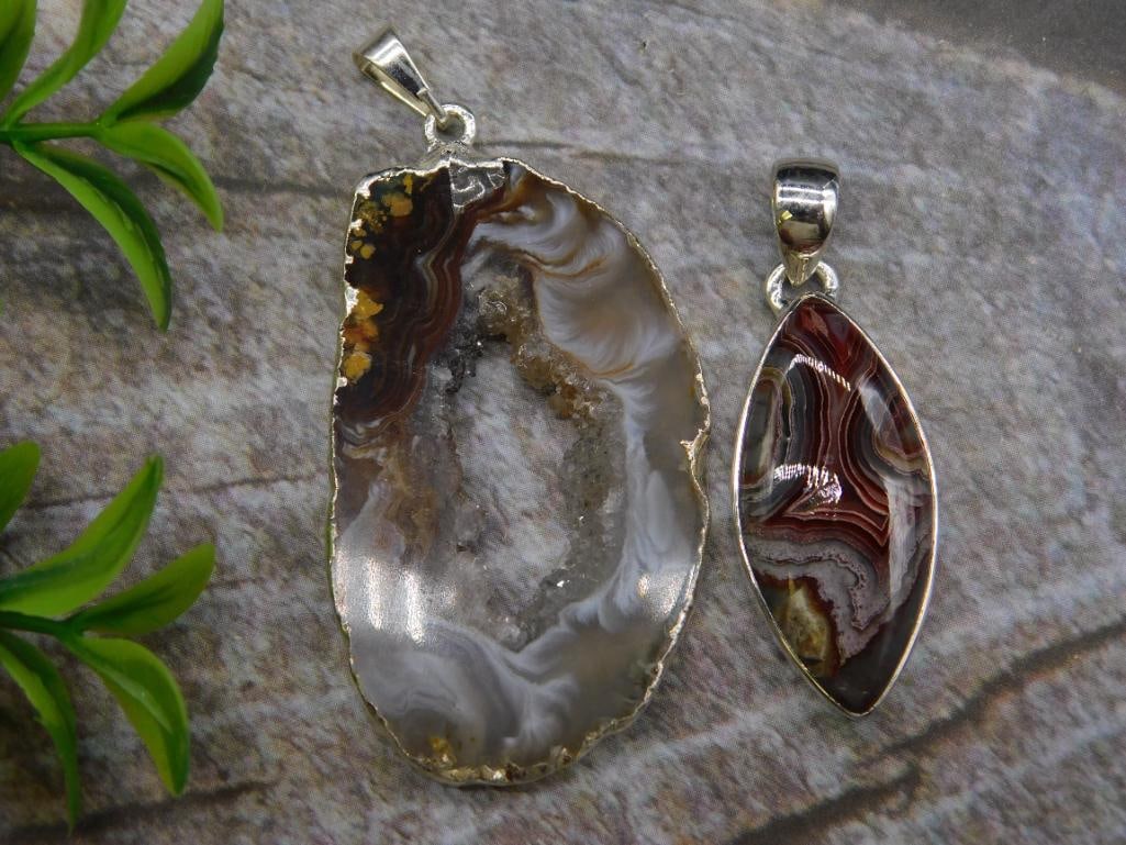 GEODE SLICE AND LAGUNA LACE PENDANTS VINTAGE ANTIQUE (1 of 2)