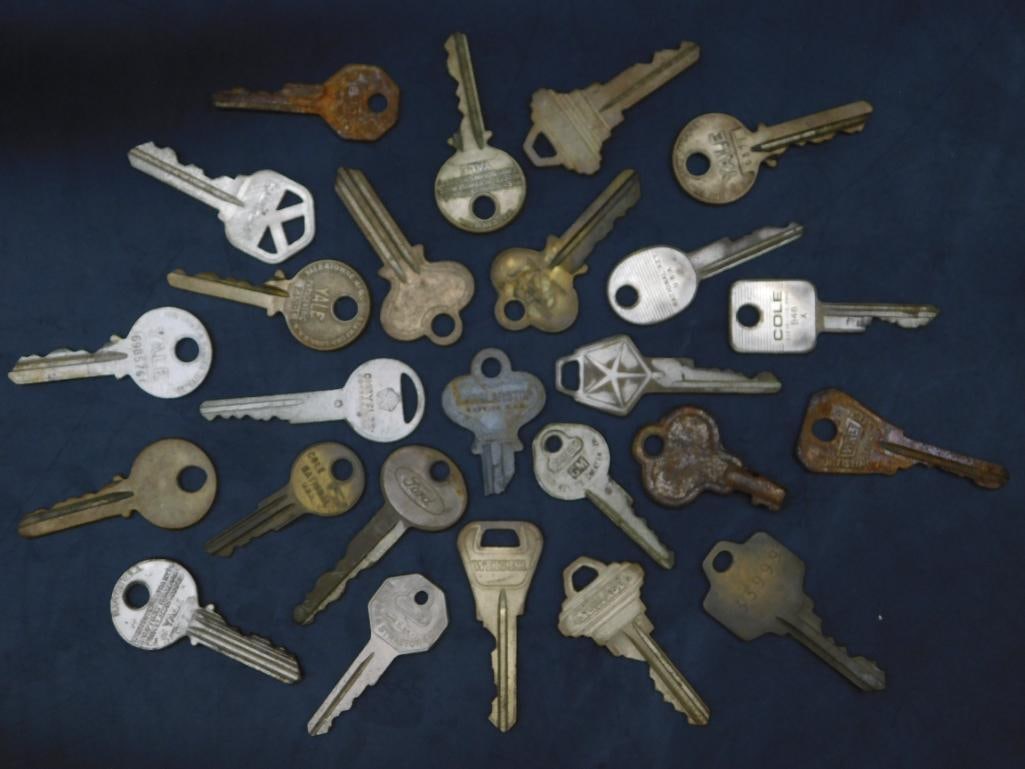 VINTAGE KEYS BULK LOT ANTIQUE (1 of 5)