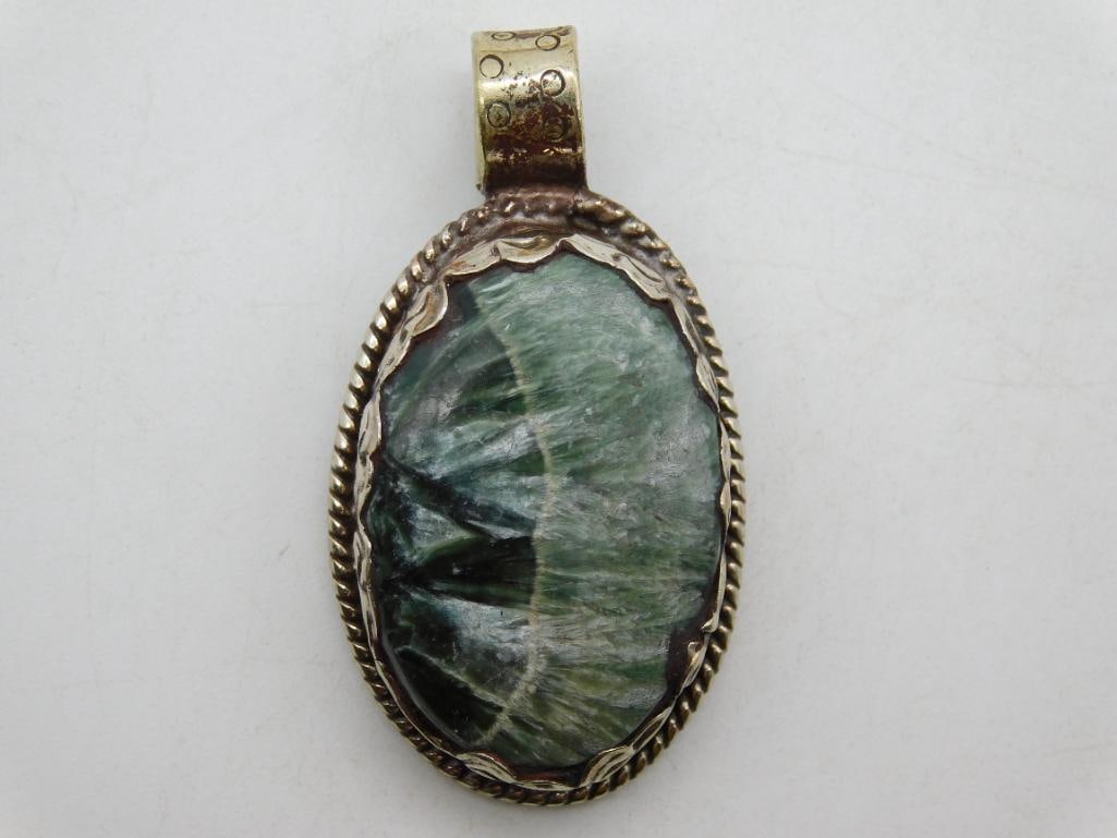 SERAPHINITE PENDANT ROCK STONE LAPIDARY SPECIMEN: SERAPHINITE PENDANT ROCK STONE LAPIDARY SPECIMEN