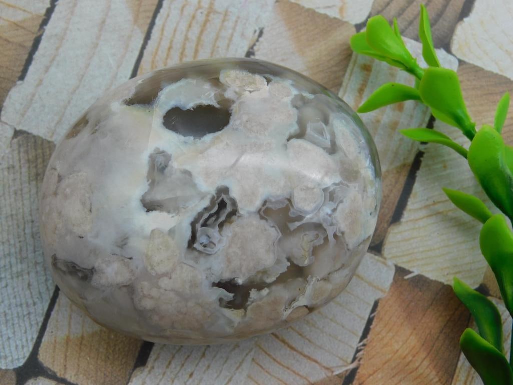 HATMANS FLOWER PETAL AGATE ROCK STONE LAPIDARY SPECIMEN: HATMANS FLOWER PETAL AGATE ROCK STONE LAPIDARY SPECIMEN