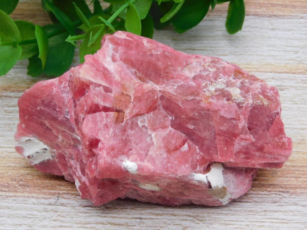 GEM RHODONITE 955 CARATS ROCK STONE LAPIDARY SPECIMEN: GEM RHODONITE 955 CARATS ROCK STONE LAPIDARY SPECIMEN