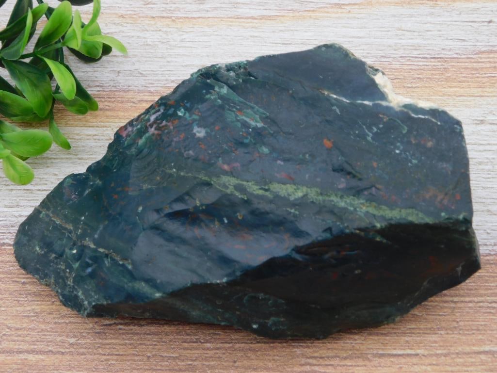 1 POUND BLOODSTONE ROCK STONE LAPIDARY SPECIMEN: 1 POUND BLOODSTONE ROCK STONE LAPIDARY SPECIMEN