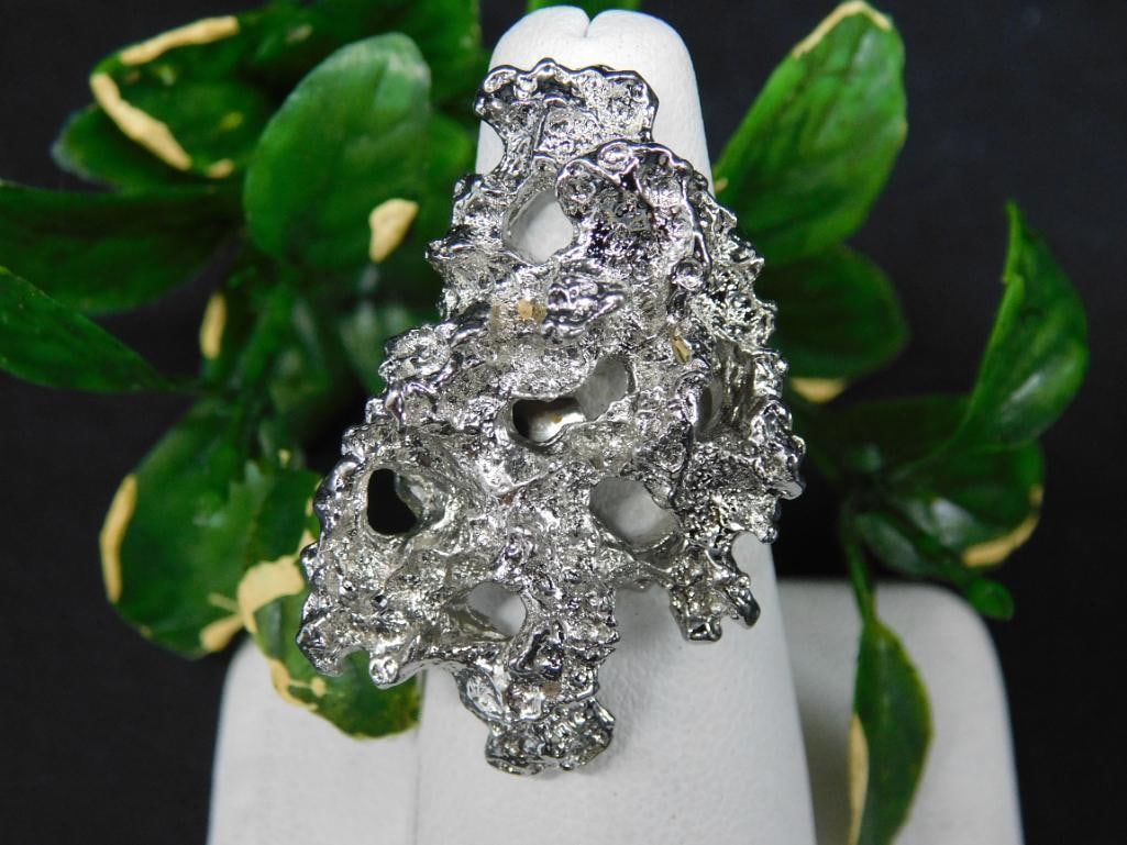 SILVER TONE RING ROCK STONE LAPIDARY SPECIMEN: SILVER TONE RING ROCK STONE LAPIDARY SPECIMEN