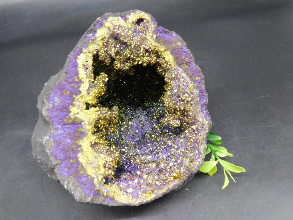 PURPLE AND GOLD GEODE ROCK STONE LAPIDARY SPECIMEN: PURPLE AND GOLD GEODE ROCK STONE LAPIDARY SPECIMEN