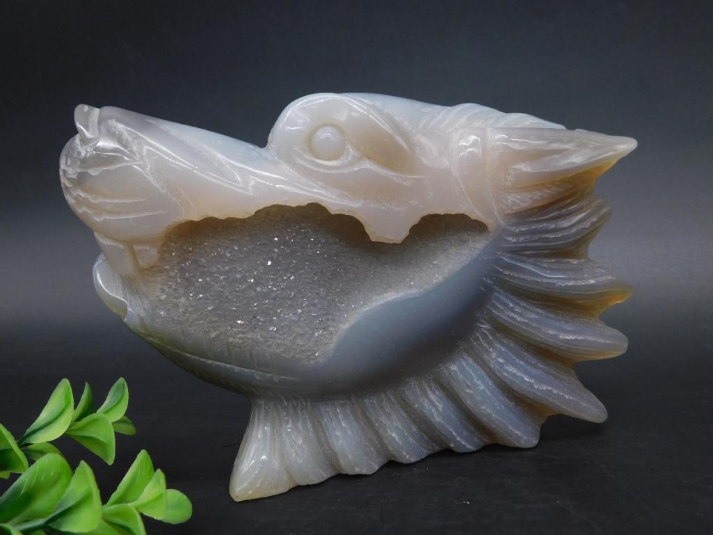 DRUZY AGATE WOLF SCULPTURE ROCK STONE LAPIDARY SPECIMEN: DRUZY AGATE WOLF SCULPTURE ROCK STONE LAPIDARY SPECIMEN