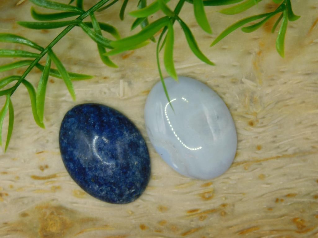 CABOCHONS ROCK STONE LAPIDARY SPECIMEN: CABOCHONS ROCK STONE LAPIDARY SPECIMEN