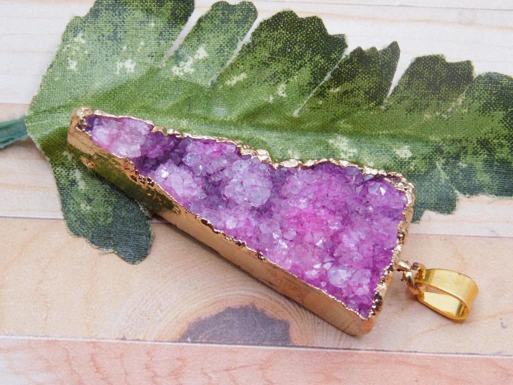 DRUZY QUARTZ PENDANT ROCK STONE LAPIDARY SPECIMEN: DRUZY QUARTZ PENDANT ROCK STONE LAPIDARY SPECIMEN