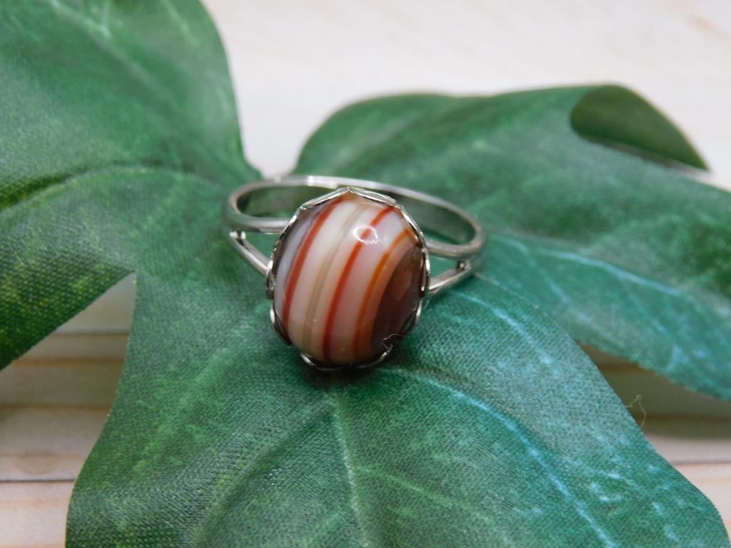 BANDED AGATE RING ROCK STONE LAPIDARY SPECIMEN: BANDED AGATE RING ROCK STONE LAPIDARY SPECIMEN