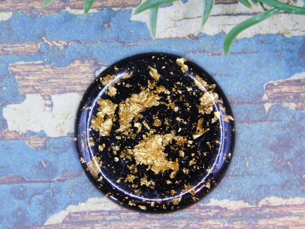 GOLD FLECKED CABOCHON ROCK STONE LAPIDARY SPECIMEN: GOLD FLECKED CABOCHON ROCK STONE LAPIDARY SPECIMEN