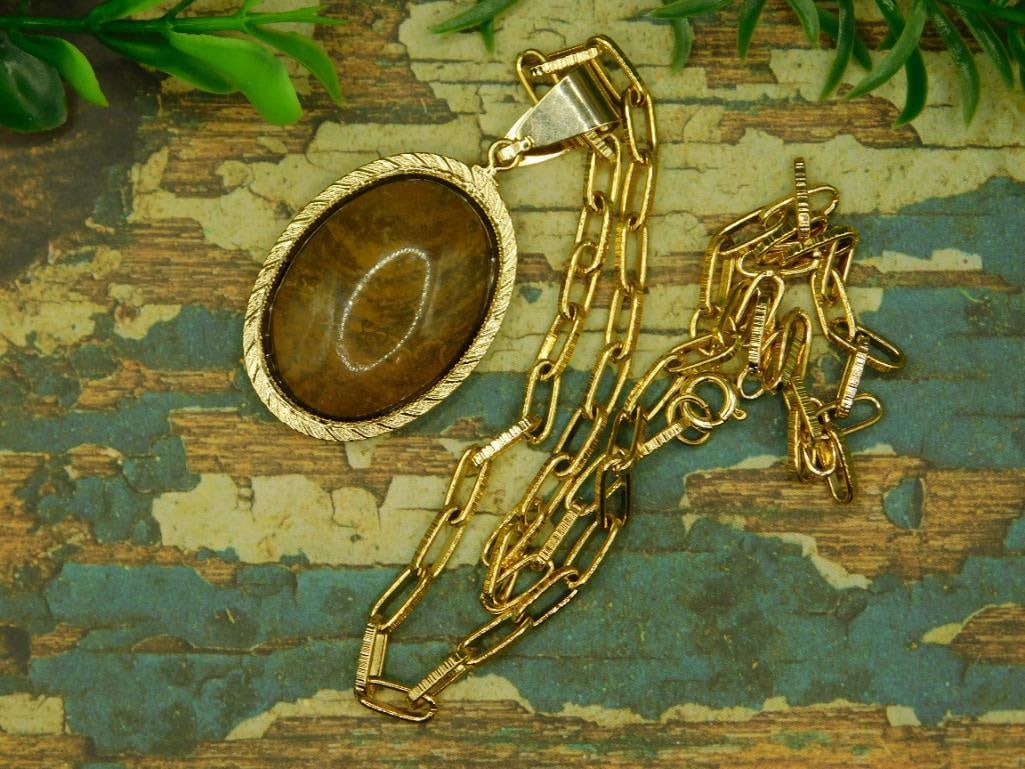 RHYOLITE PENDANT NECKLACE ROCK STONE LAPIDARY SPECIMEN: RHYOLITE PENDANT NECKLACE ROCK STONE LAPIDARY SPECIMEN