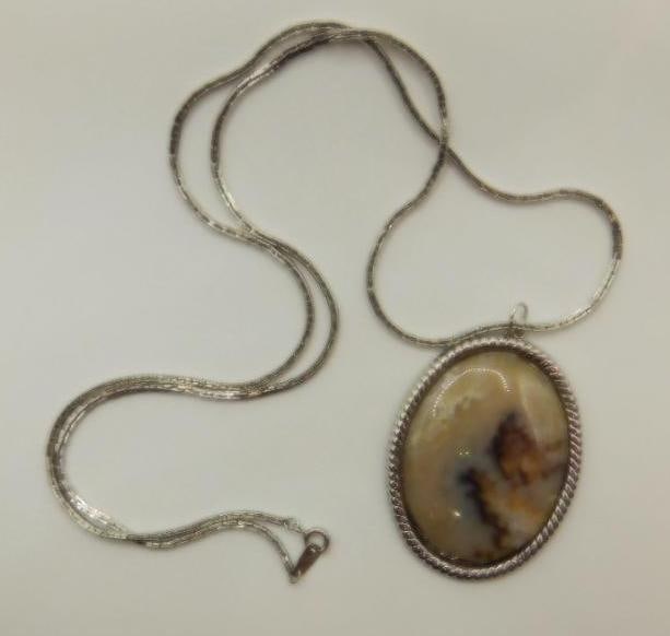 GENUINE STONE PENDANT NECKLACE ROCK STONE LAPIDARY SPECIMEN: GENUINE STONE PENDANT NECKLACE ROCK STONE LAPIDARY SPECIMEN