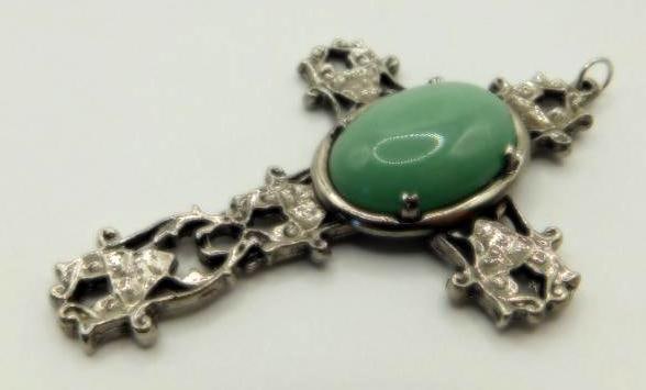 AVENTURINE CROSS PENDANT ROCK STONE LAPIDARY SPECIMEN: AVENTURINE CROSS PENDANT ROCK STONE LAPIDARY SPECIMEN