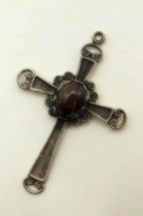STONE CROSS PENDANT ROCK STONE LAPIDARY SPECIMEN: STONE CROSS PENDANT ROCK STONE LAPIDARY SPECIMEN