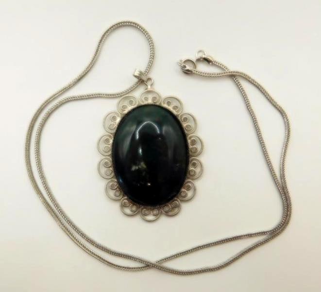 OBSIDIAN PENDANT NECKLACE ROCK STONE LAPIDARY SPECIMEN: OBSIDIAN PENDANT NECKLACE ROCK STONE LAPIDARY SPECIMEN