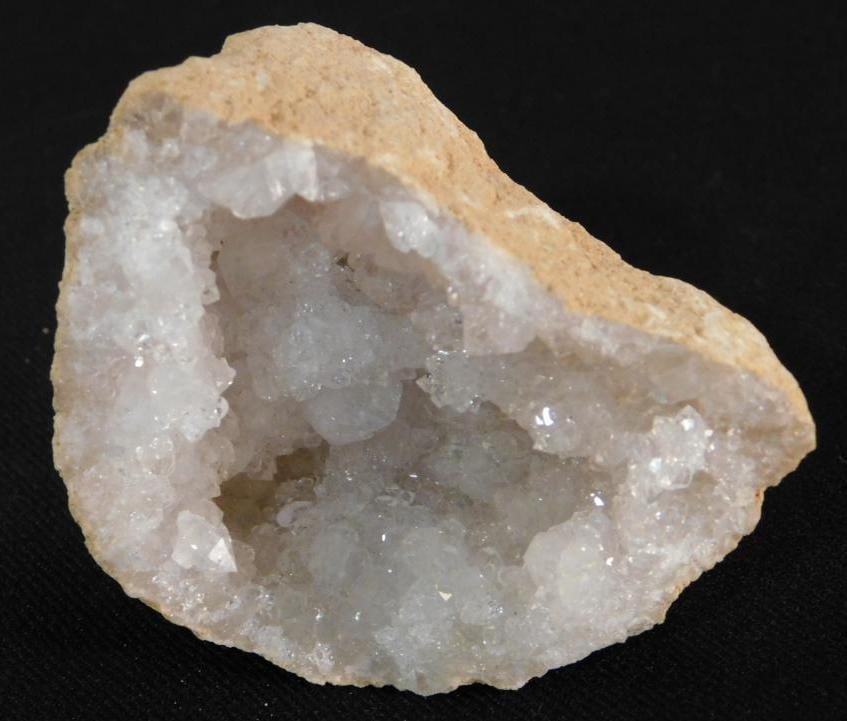 GEODE ROCK STONE LAPIDARY SPECIMEN: GEODE ROCK STONE LAPIDARY SPECIMEN