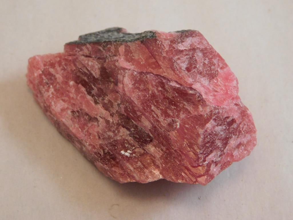 GEM RHODONITE 220 CARATS ROCK STONE LAPIDARY SPECIMEN: GEM RHODONITE 220 CARATS ROCK STONE LAPIDARY SPECIMEN